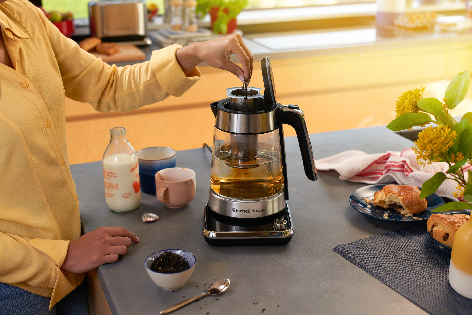 Czajnik elektryczny z zaparzaczem